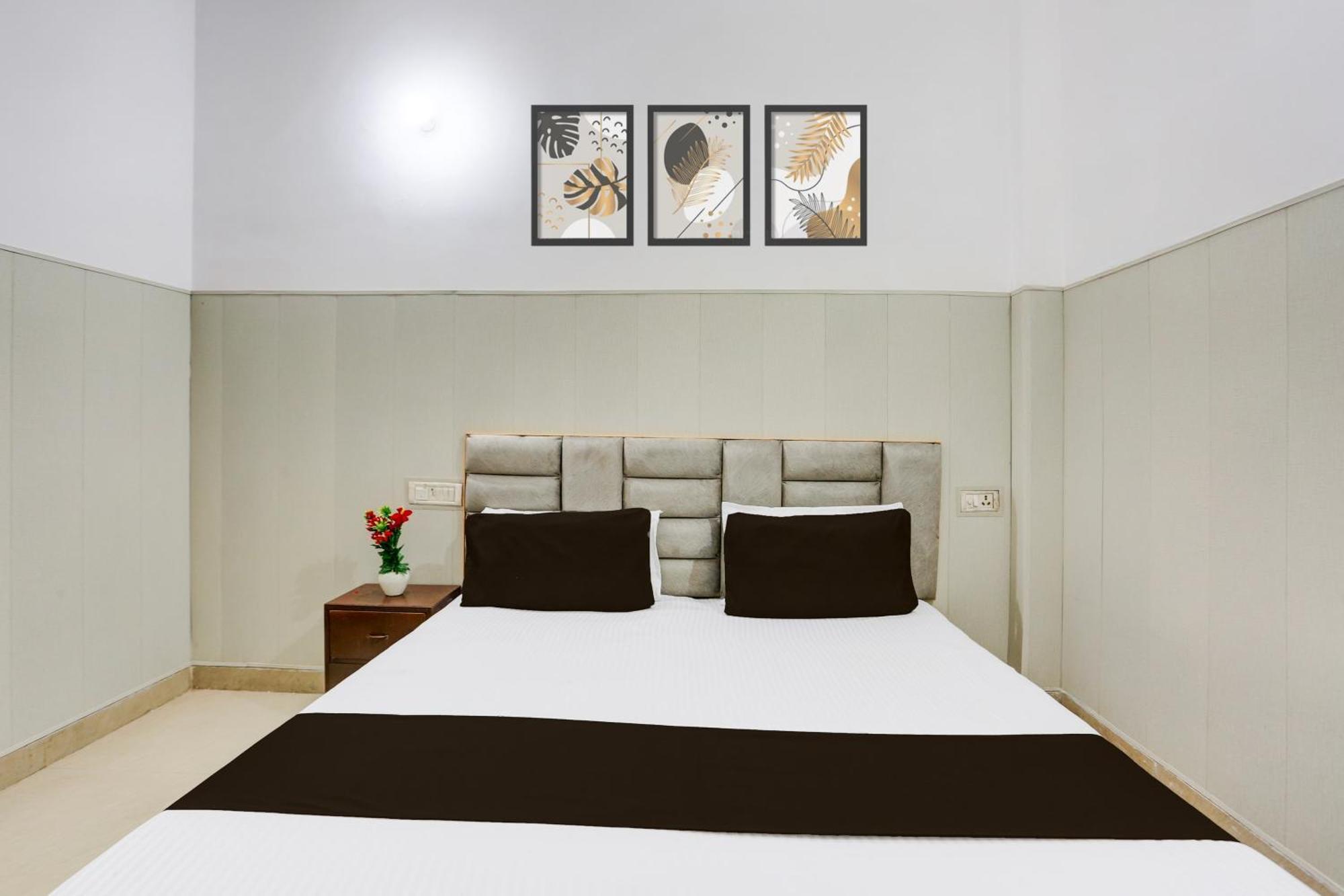 Hotel O Vk Palace Агра Екстериор снимка