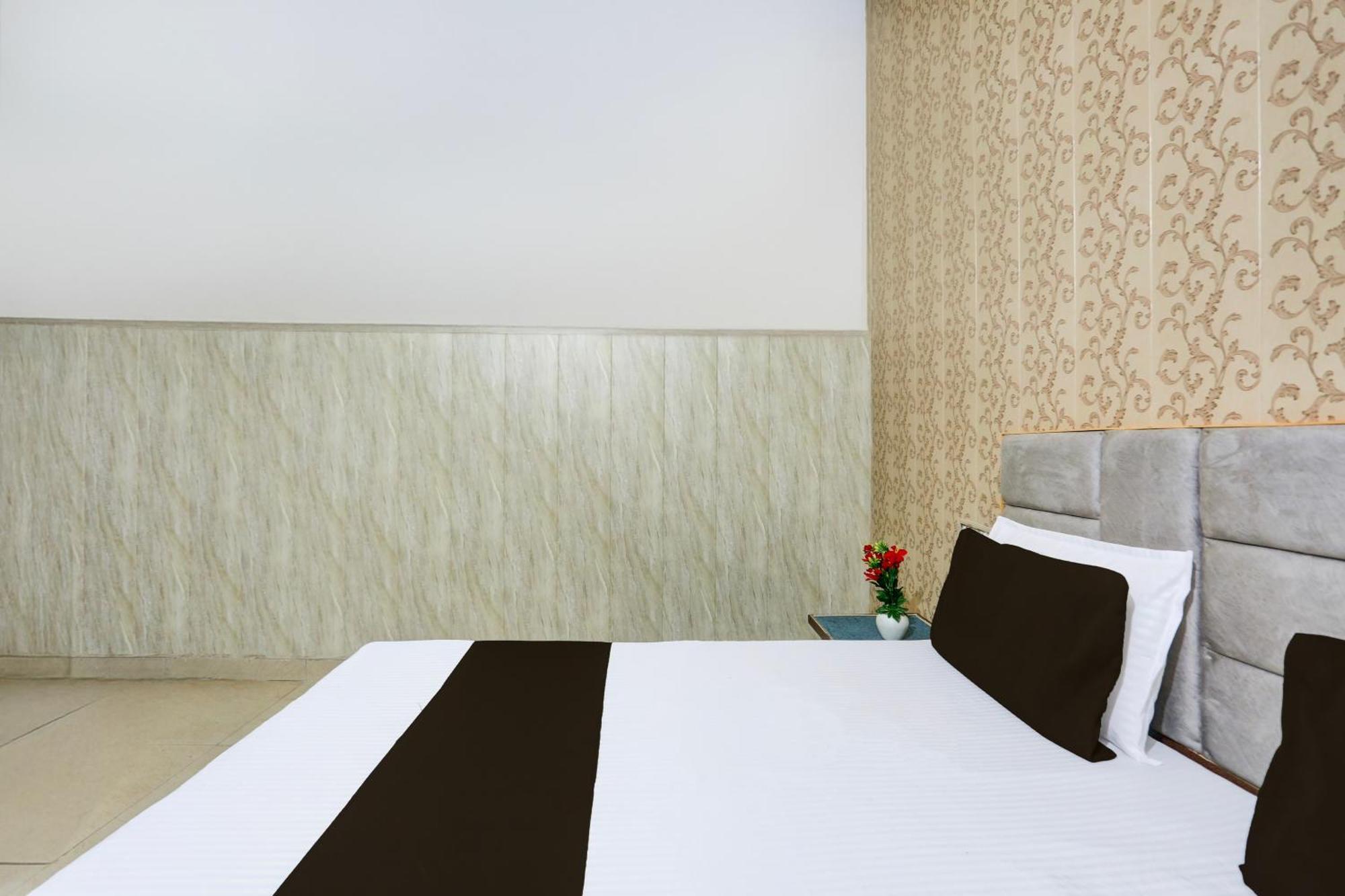 Hotel O Vk Palace Агра Екстериор снимка