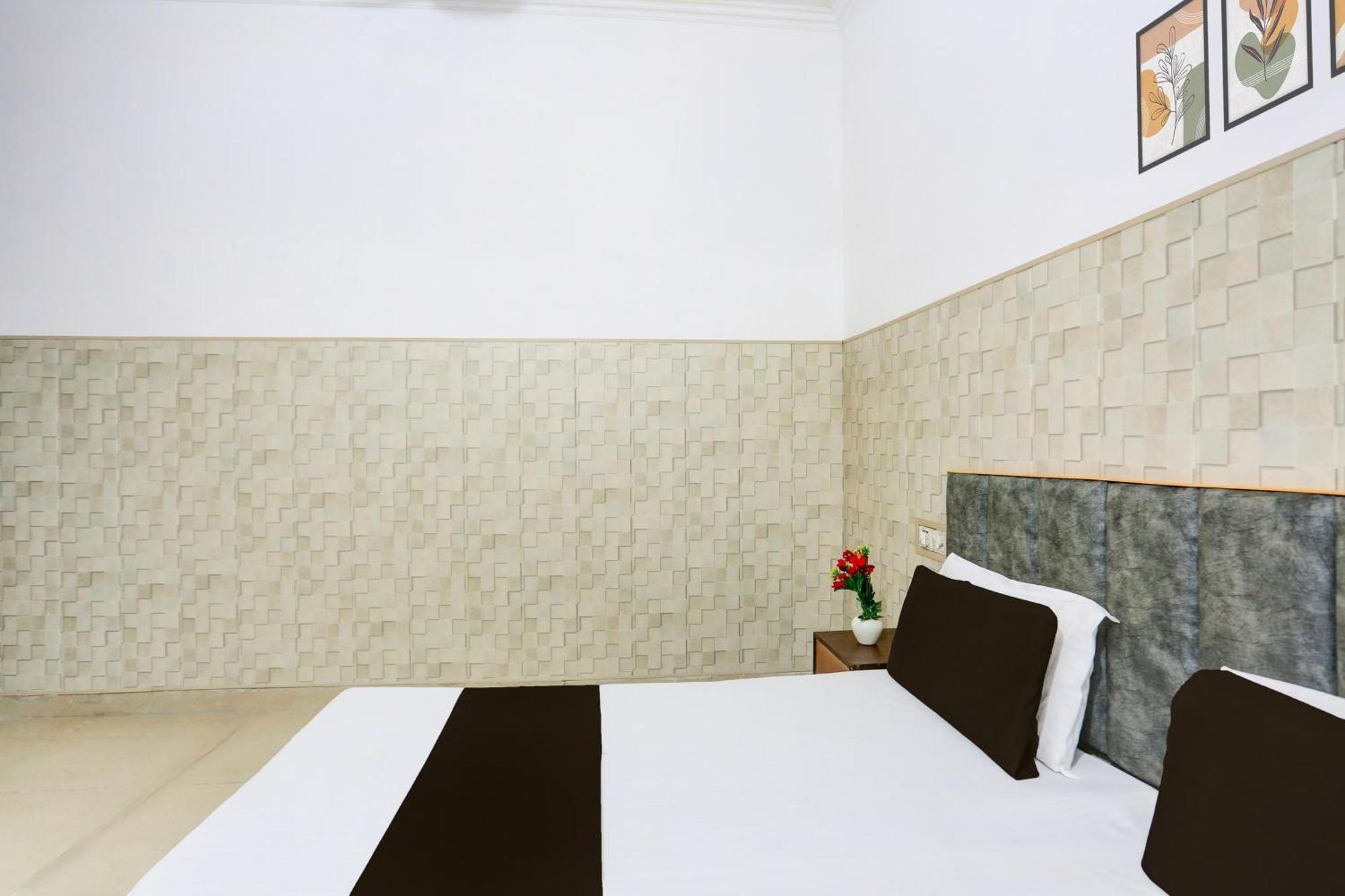 Hotel O Vk Palace Агра Екстериор снимка