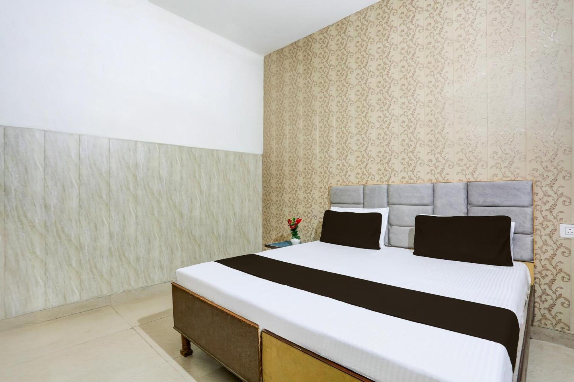 Hotel O Vk Palace Агра Екстериор снимка