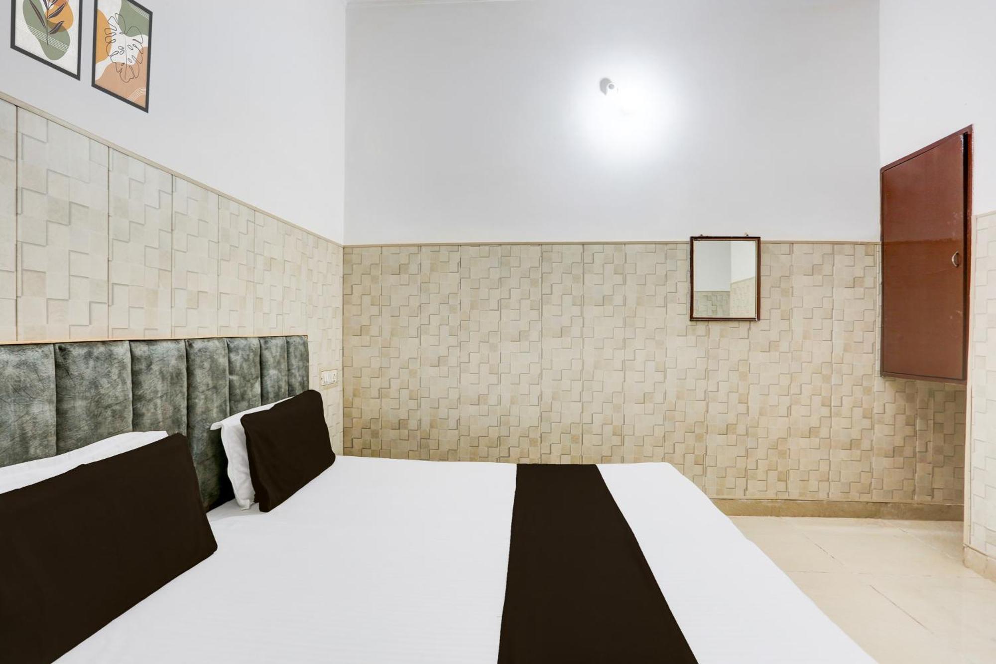 Hotel O Vk Palace Агра Екстериор снимка