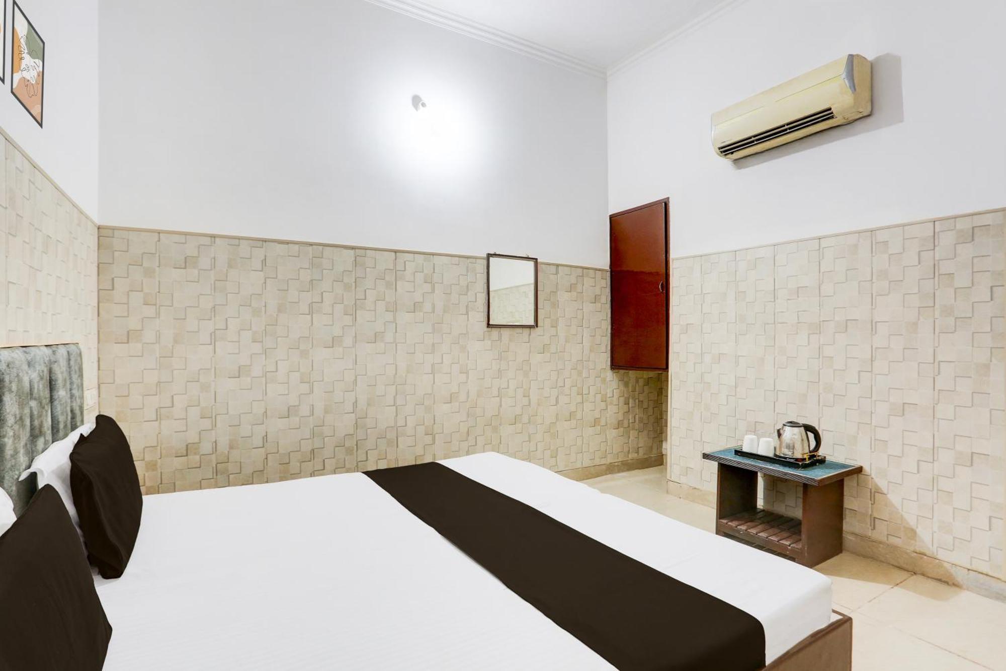 Hotel O Vk Palace Агра Екстериор снимка